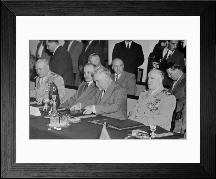 Framed Print : Russian Leaders in Session Framed Print : Russian Leaders in Session