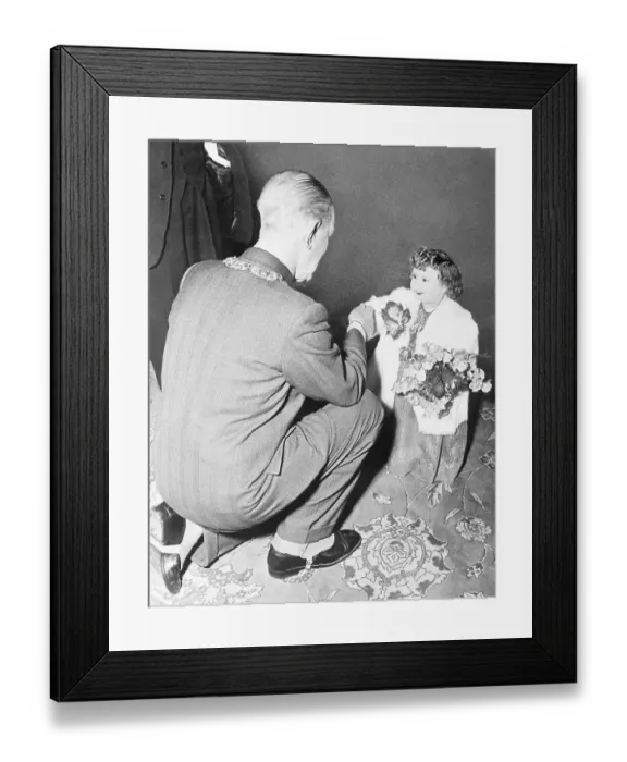 Framed Print : Tom Kerr Greeting World's Smallest Woman Framed Print : Tom Kerr Greeting World's Smallest Woman