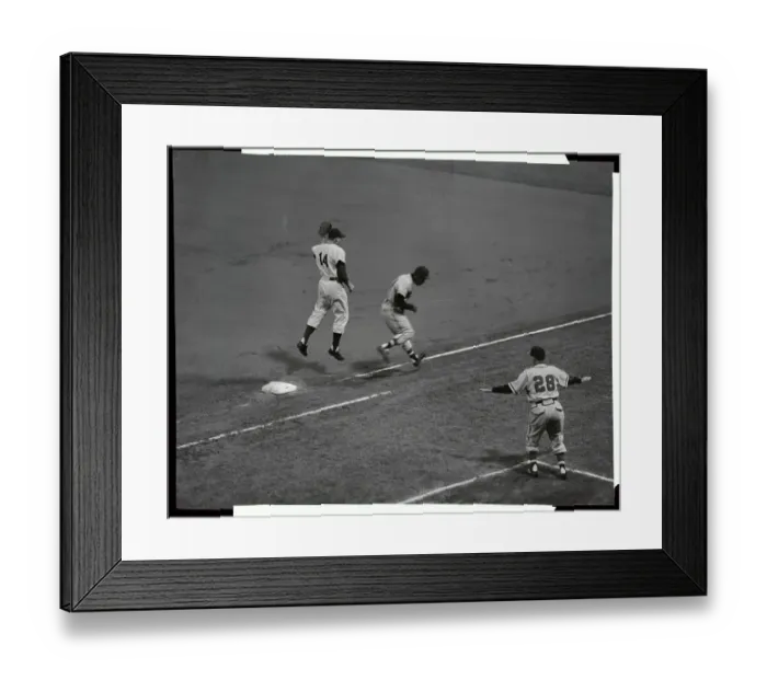 Framed Print : Hank Aaron Running to First Base Framed Print : Hank Aaron Running to First Base