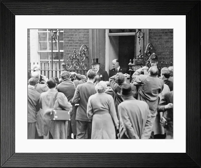 Framed Print : Newsmen Photographing Sir Winston Churchill Framed Print : Newsmen Photographing Sir Winston Churchill