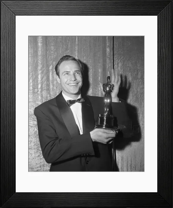 Framed Print : Marlon Brando with Oscar