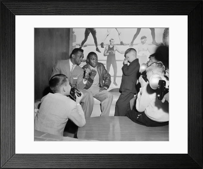Framed Print : Orlando Zulueta and Jimmy Carter Posing for Newsboys Framed Print : Orlando Zulueta and Jimmy Carter Posing for Newsboys