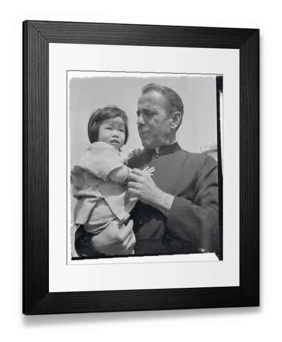 Framed Print : Humphrey Bogart Posing with Little Girl on Set Framed Print : Humphrey Bogart Posing with Little Girl on Set