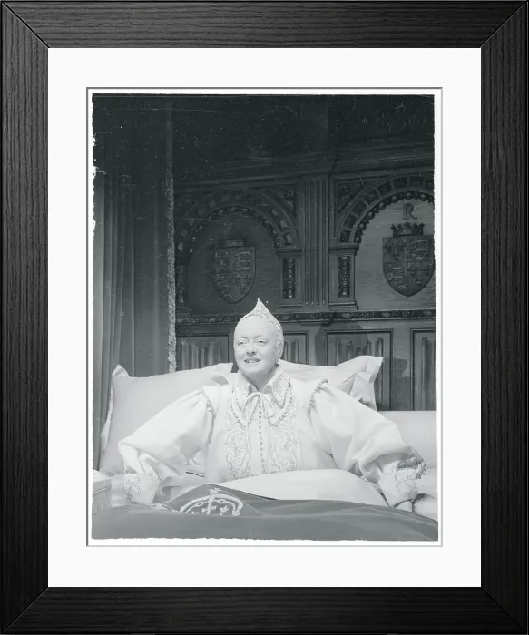 Framed Print : Bette Davis as Queen Elizabeth in Sir Walter Raleigh Framed Print : Bette Davis as Queen Elizabeth in Sir Walter Raleigh