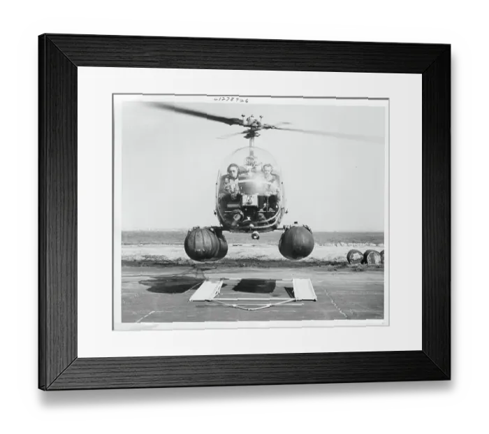 Framed Print : Officers Landing a Helicopter Framed Print : Officers Landing a Helicopter