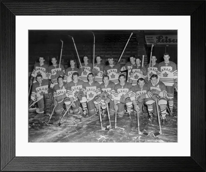 Framed Print : Canadian Hockey Team Framed Print : Canadian Hockey Team
