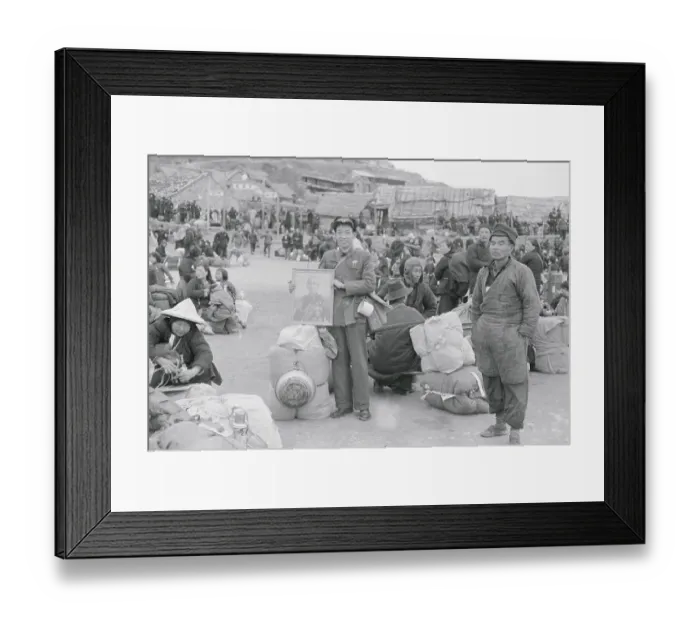 Framed Print : Chinese Citizens Sitting and Standing at Evacuation Field Framed Print : Chinese Citizens Sitting and Standing at Evacuation Field