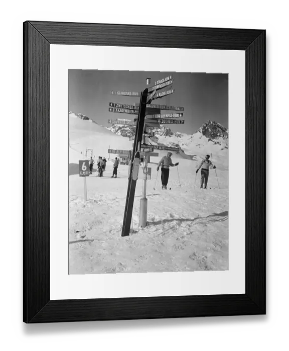 Framed Print : A Ski Run Signpost Framed Print : A Ski Run Signpost