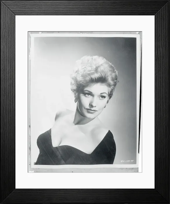 Framed Print : Portrait of Kim Novak Framed Print : Portrait of Kim Novak