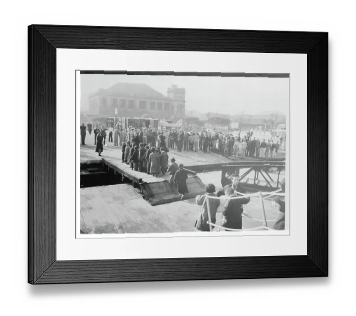 Framed Print : Evacuating Citizens to Formosa