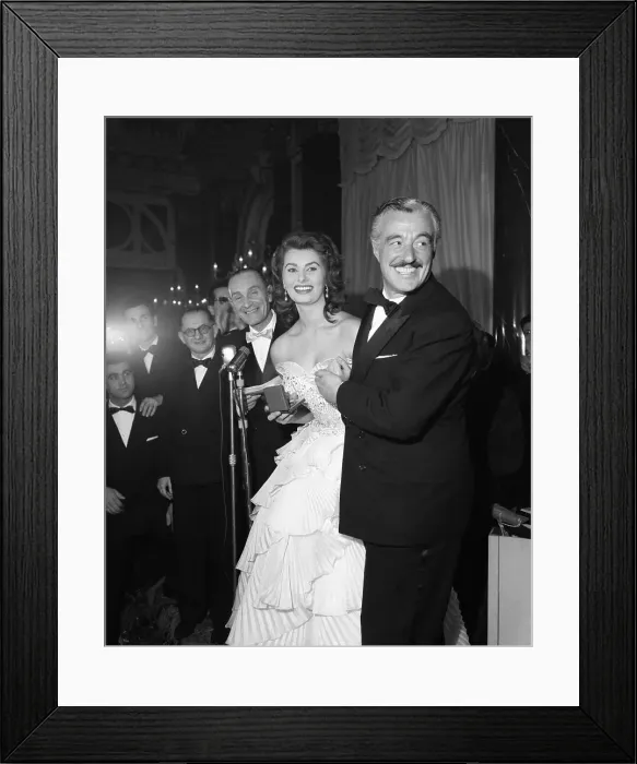 Framed Print : Sophia Loren With Vittorio Desica Framed Print : Sophia Loren With Vittorio Desica