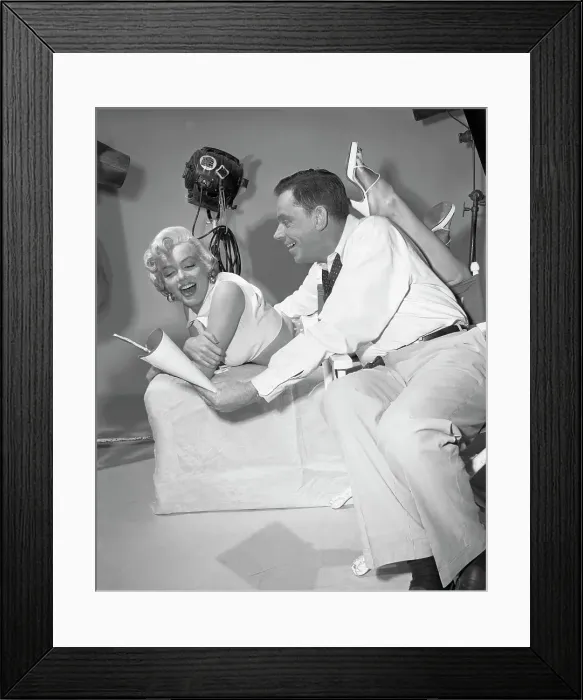 Framed Print : Marilyn Monroe Relaxing Framed Print : Marilyn Monroe Relaxing
