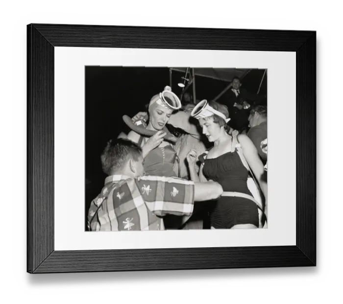 Framed Print : Jane Russell and Reporter Preparing for Underwater Premiere Framed Print : Jane Russell and Reporter Preparing for Underwater Premiere