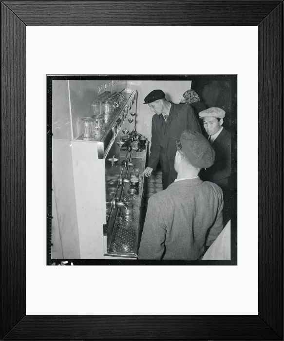 Framed Print : Machine Pouring Beer for a Customer Framed Print : Machine Pouring Beer for a Customer