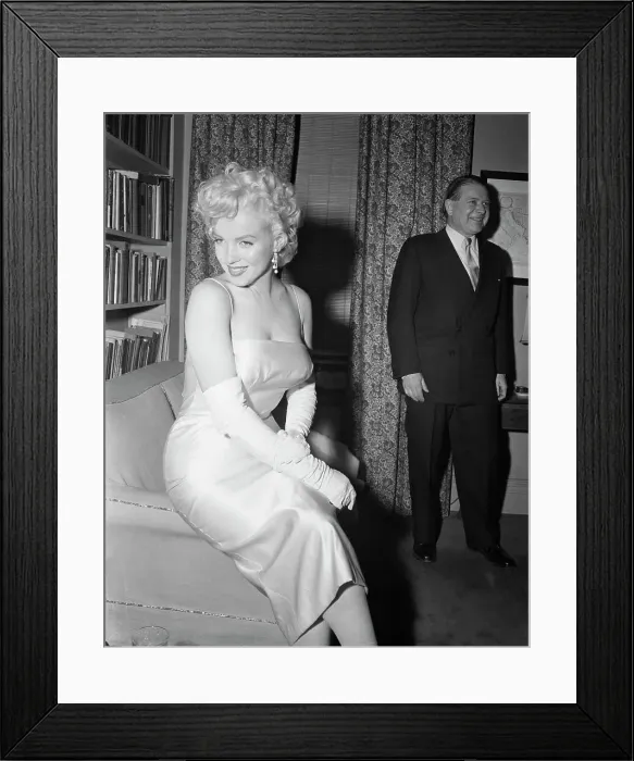 Framed Print : Marilyn Monroe at Cocktail Party