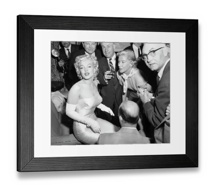 Framed Print : Marilyn Monroe Unveiling a New Look Framed Print : Marilyn Monroe Unveiling a New Look
