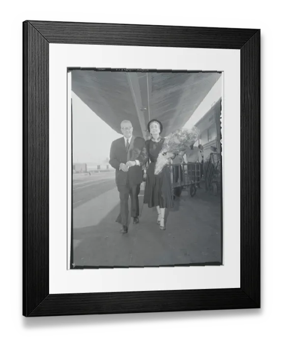 Framed Print : Joan Crawford Arriving with Alfred Steele