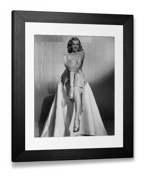 Framed Print : Marilyn Monroe Sitting on Stool in Long Dress Framed Print : Marilyn Monroe Sitting on Stool in Long Dress