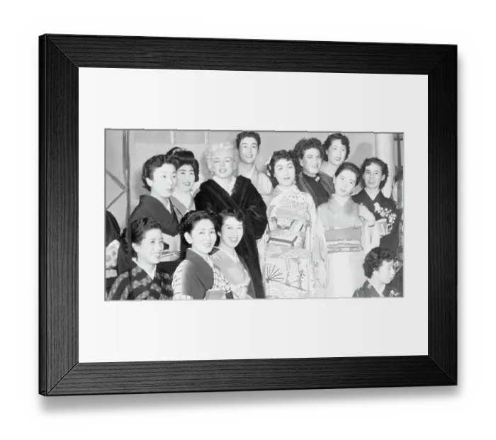 Framed Print : Marilyn Monroe with Geishas Framed Print : Marilyn Monroe with Geishas