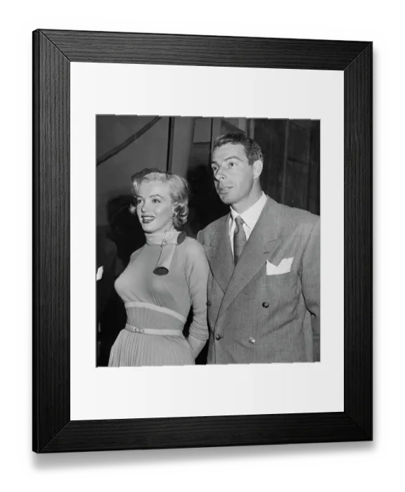 Framed Print : Marilyn Monroe and Joe DiMaggio Framed Print : Marilyn Monroe and Joe DiMaggio