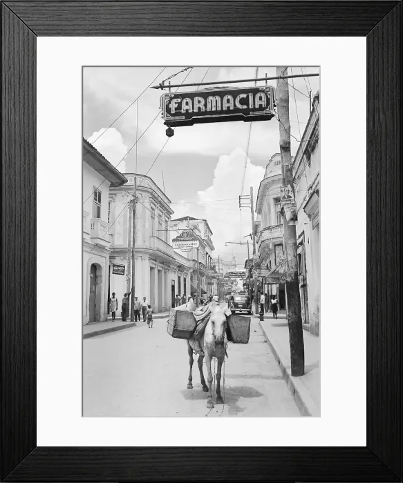 Framed Print : Street in Las Villas, Cuba
