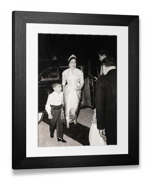 Framed Print : Queen Mother Zein El Scharaf Leaves Car Framed Print : Queen Mother Zein El Scharaf Leaves Car
