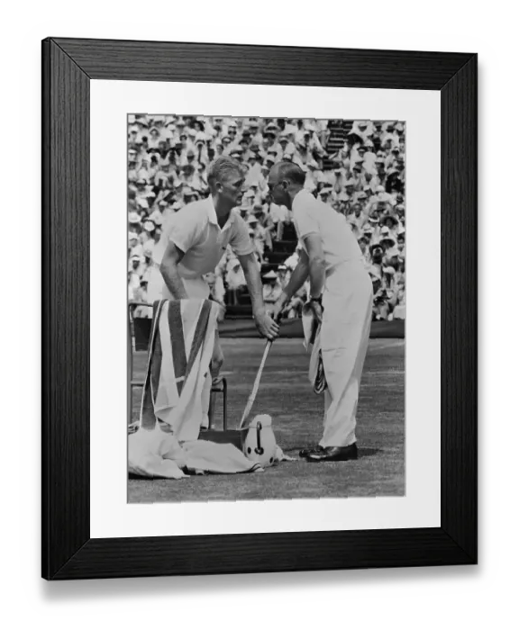 Framed Print : Tennis Professionals Talking on Court Framed Print : Tennis Professionals Talking on Court