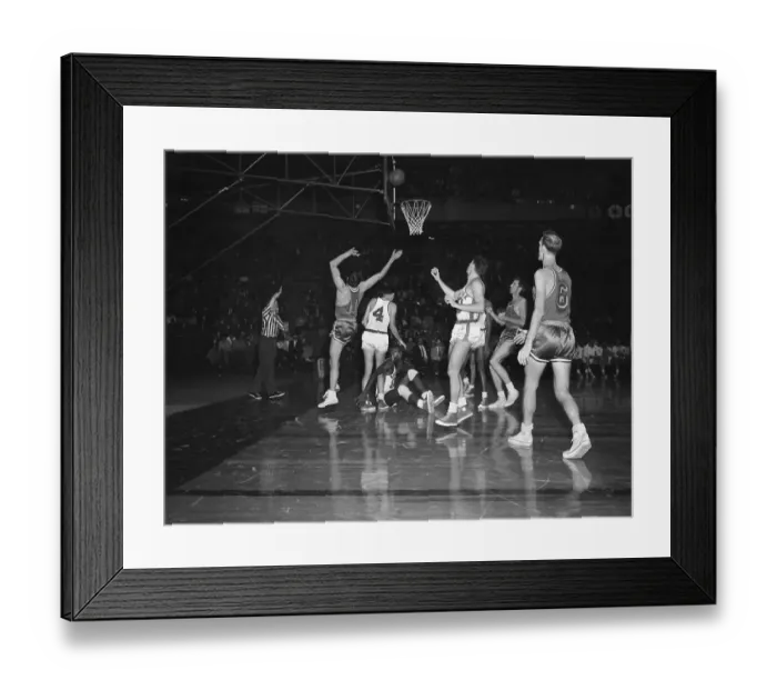 Framed Print : Basketball Knicks vs Philadelphia