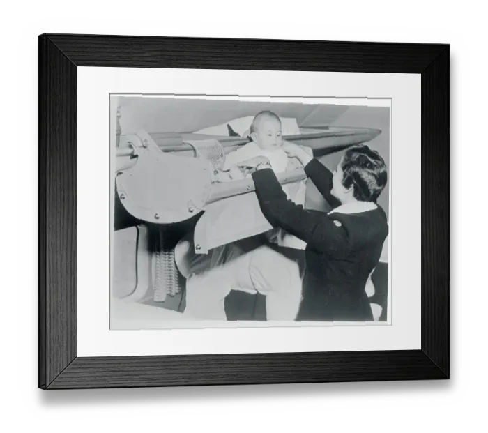 Framed Print : Baby Sitting in Sky-Cot Framed Print : Baby Sitting in Sky-Cot