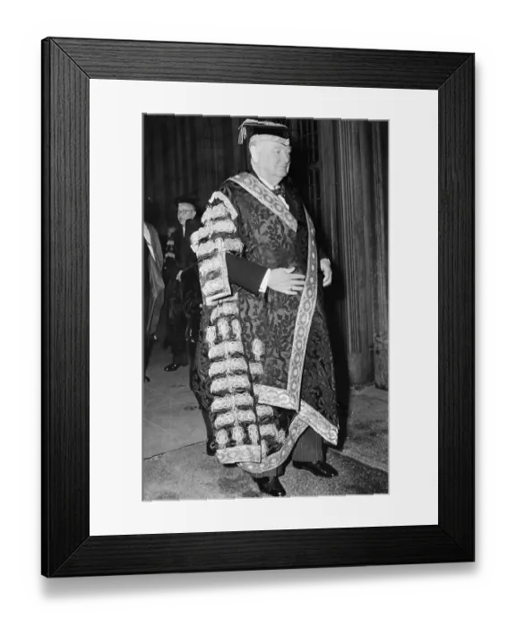Framed Print : Prime Minister Sir Winston Churchill at Bristol University Framed Print : Prime Minister Sir Winston Churchill at Bristol University