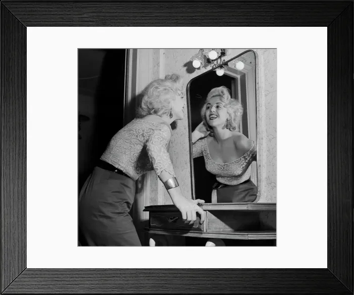 Framed Print : Rosalina -- the Italian Marilyn Monroe Framed Print : Rosalina -- the Italian Marilyn Monroe