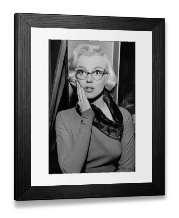 Framed Print : Marilyn Monroe with Her Hand on Her Cheek Framed Print : Marilyn Monroe with Her Hand on Her Cheek