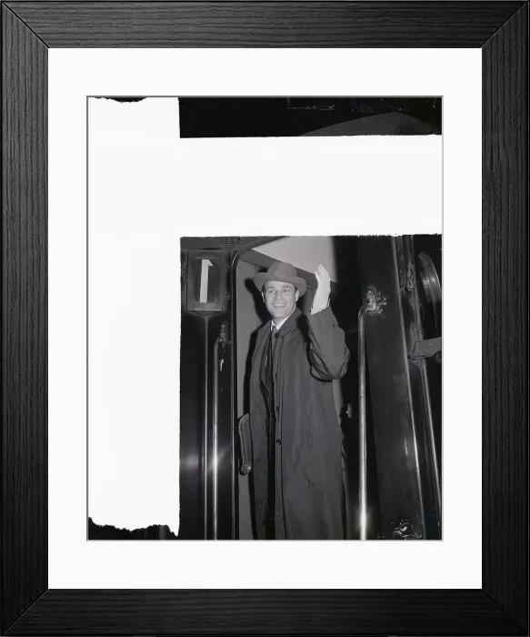 Framed Print : Marlon Brando Waving from Train