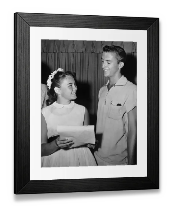 Framed Print : Portrait of Linda Gleason and Ronnie Burns Framed Print : Portrait of Linda Gleason and Ronnie Burns