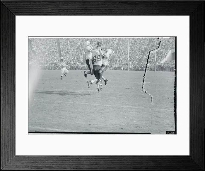 Framed Print : Jerry Gustafson Grabbing a Pass Framed Print : Jerry Gustafson Grabbing a Pass