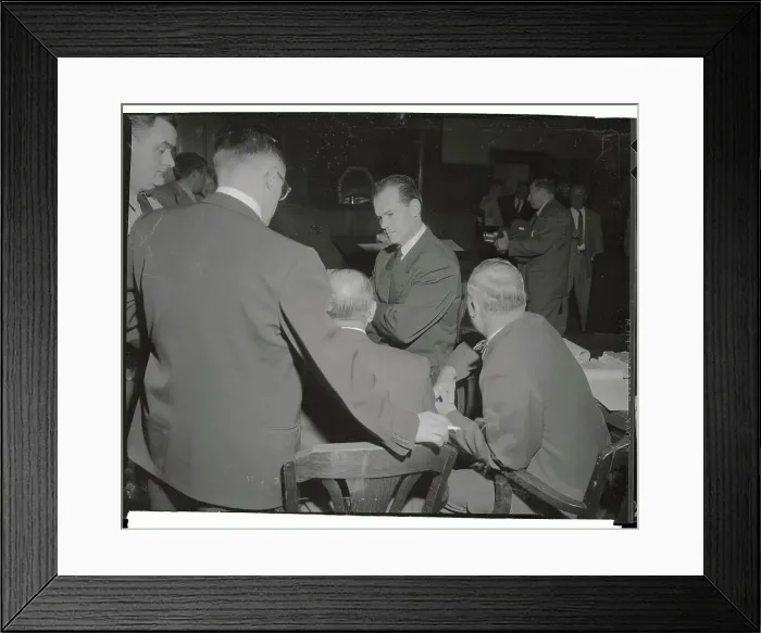Framed Print : Dr Samuel Sheppard Conferring with His Lawyers