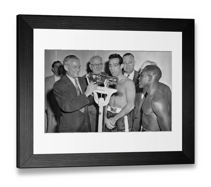 Framed Print : Willie Ritchie Weighing Paddy DeMarco Framed Print : Willie Ritchie Weighing Paddy DeMarco