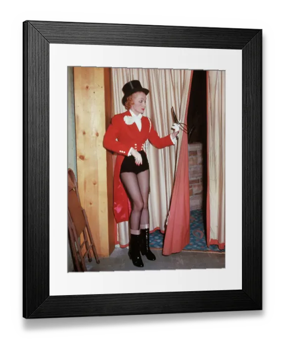 Framed Print : Actress Marlene Dietrich Framed Print : Actress Marlene Dietrich