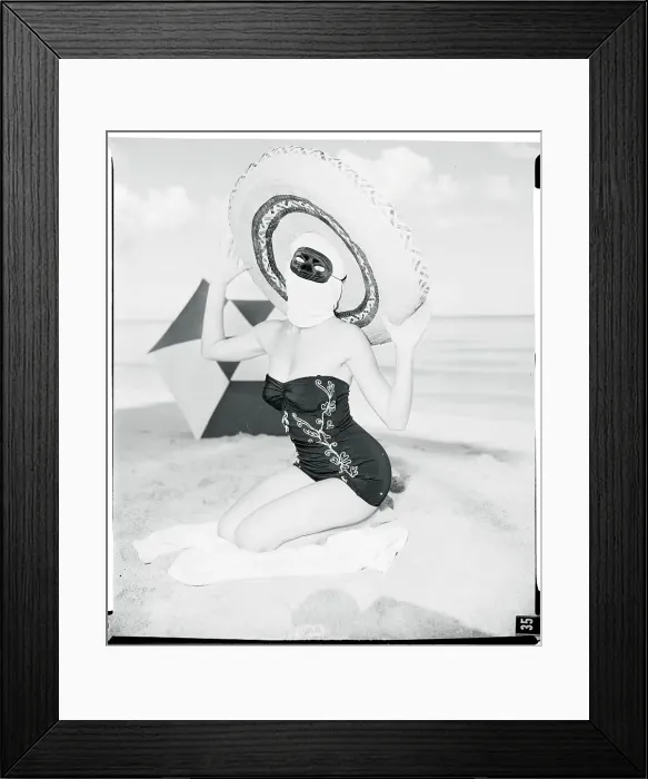 Framed Print : Portrait of Joan Rawlingd Framed Print : Portrait of Joan Rawlingd