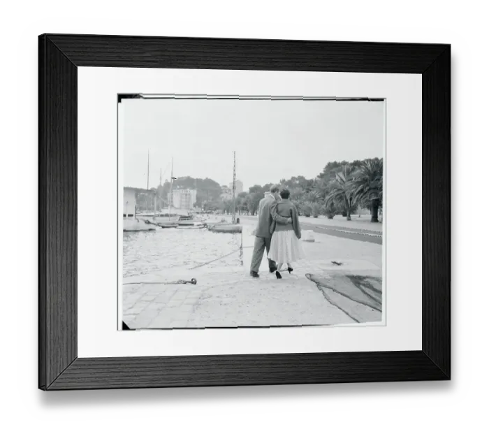 Framed Print : Marlon Brando and Josiane Berenger Framed Print : Marlon Brando and Josiane Berenger