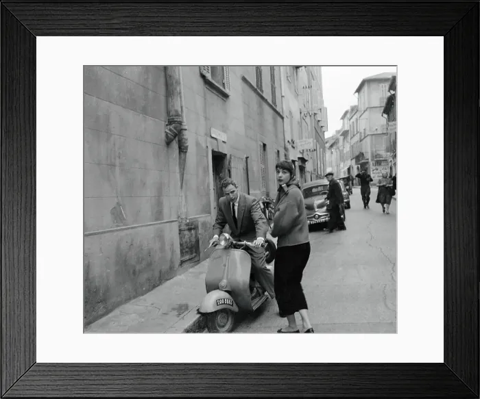 Framed Print : Marlon Brando with Josiane Berenger Framed Print : Marlon Brando with Josiane Berenger