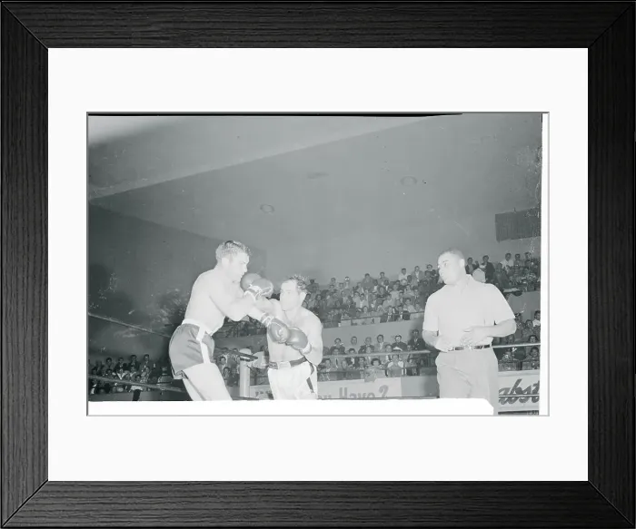 Framed Print : Bobo Olson Punching Garth Panter Framed Print : Bobo Olson Punching Garth Panter