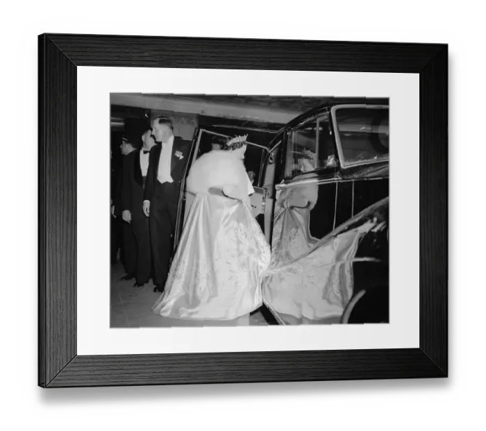 Framed Print : Queen Mother Elizabeth Stepping Into a Car