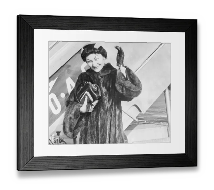 Framed Print : Dorria Shafik Waving Framed Print : Dorria Shafik Waving