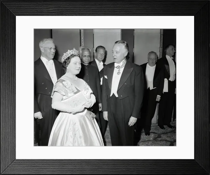 Framed Print : Queen Mother Elizabeth Speaking With Grayson Kirk