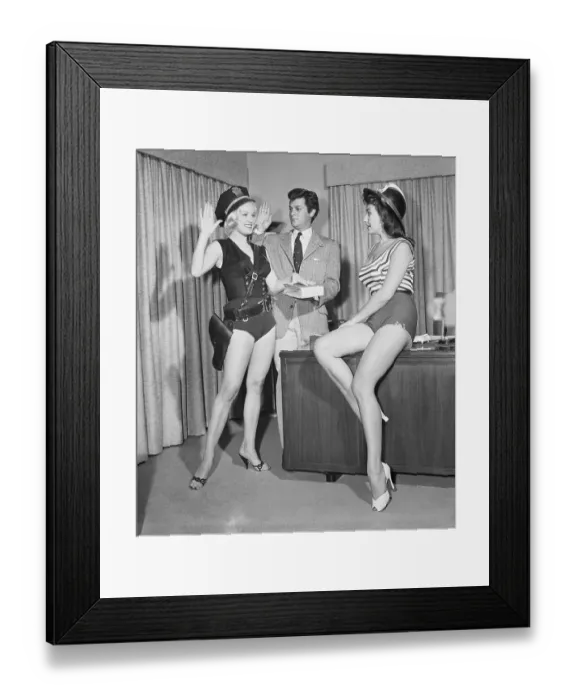 Framed Print : Mamie Van Doren with Tony Curtis and Mara Corday on Set Framed Print : Mamie Van Doren with Tony Curtis and Mara Corday on Set