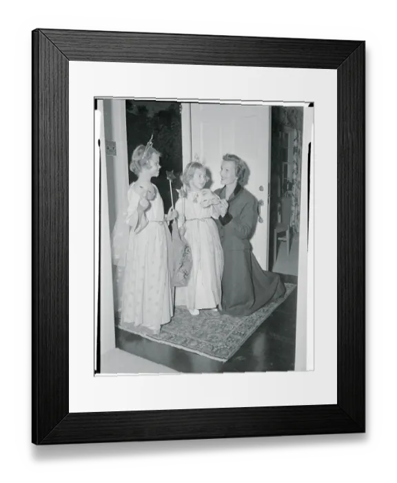 Framed Print : Patricia Nixon with Daughters
