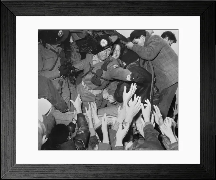 Framed Print : Troops Arriving in Trieste Framed Print : Troops Arriving in Trieste