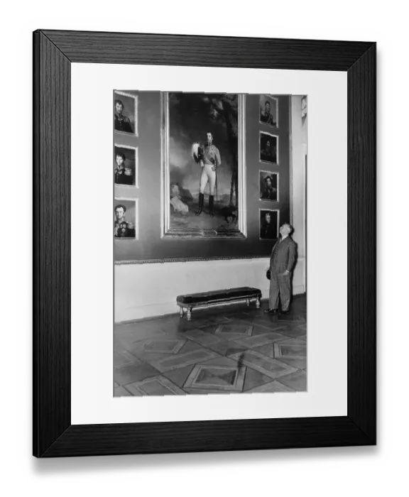 Framed Print : Lord Wellington Viewing a Painting Framed Print : Lord Wellington Viewing a Painting
