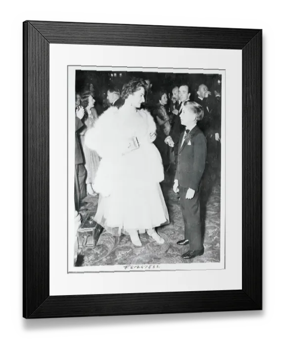 Framed Print : Renzo Rossellini Speaking to Nucci Barbieri